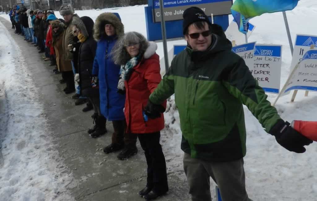 OPSEU members holding hands together in Centre Jules-Leger