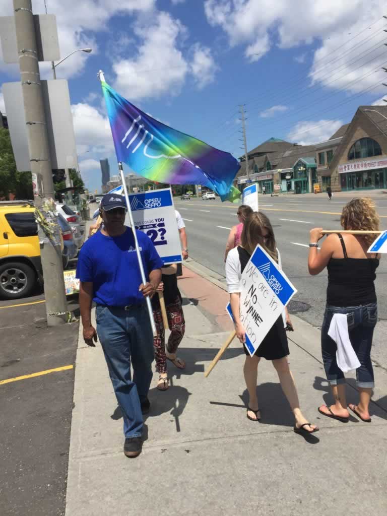 OPSEU members rally in Mississauga.