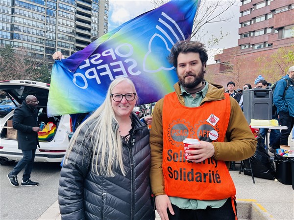 OPSEU/SEFPO members join PSAC picket lines in solidarity