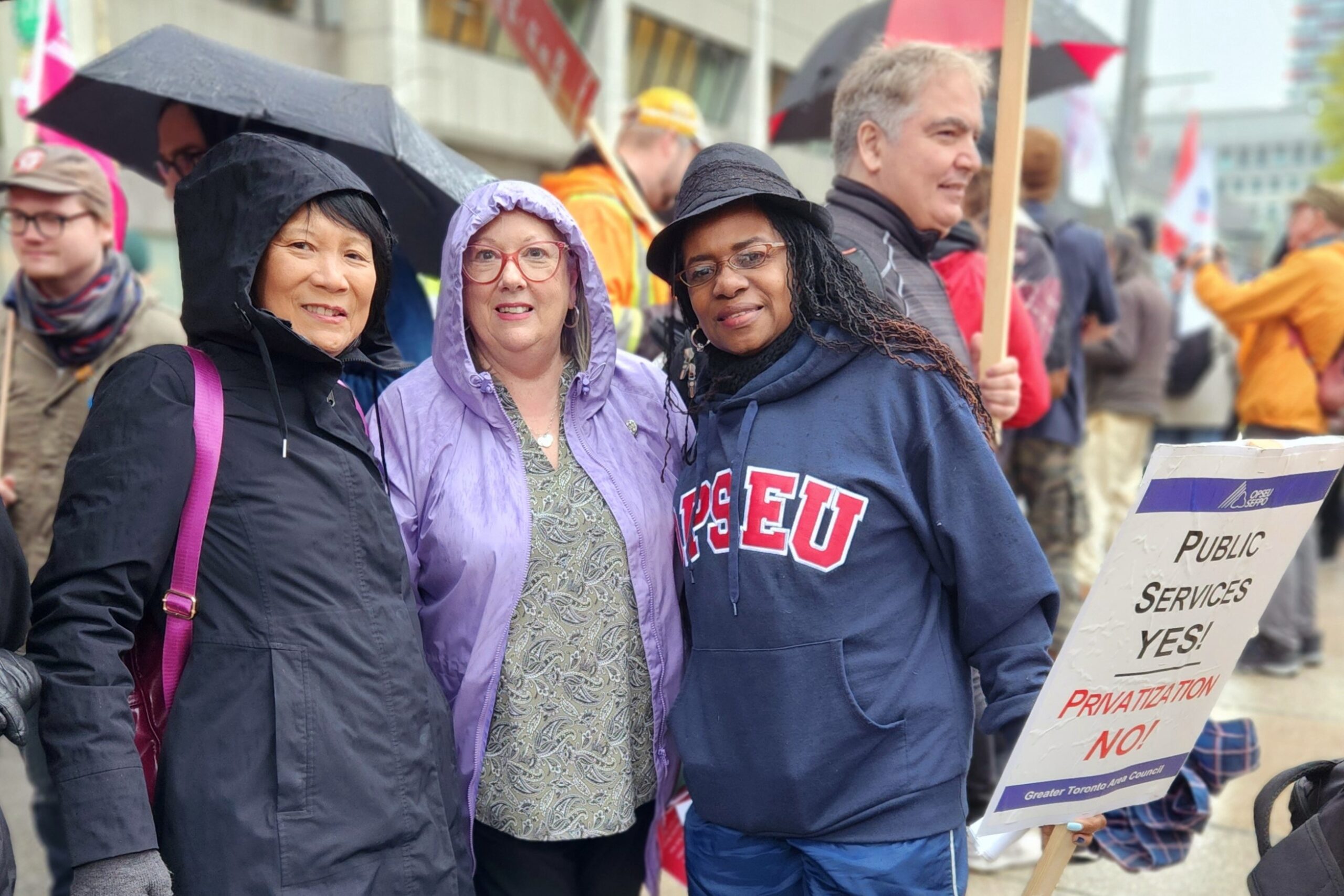 Region 5 RVP Coleen Houlder stands with Olivia Chow and OFL President Patty Coates at 2023 May Day rally in Toronto. Photo by Chandra-Li Paul