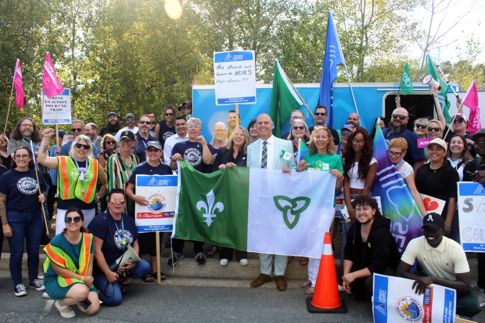 Recap: Striking Full-time Support Staff at Collège Boréal are joined by the Ontario NDP on the picket lines in Sudbury on the 50th anniversary of the Franco Ontarian Flag