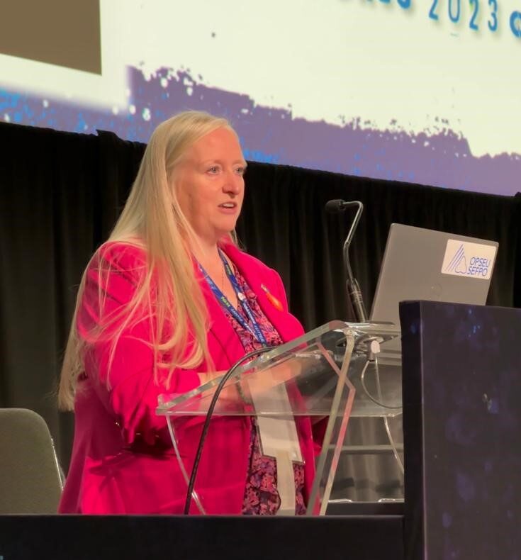 First Vice-President/Treasurer Laurie Nancekivell addresses Convention from the podium.