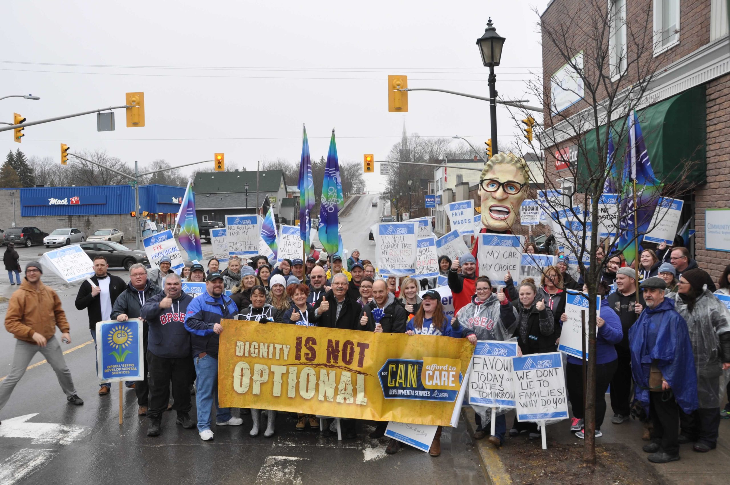Solidarity rocks on Local 316 picket line