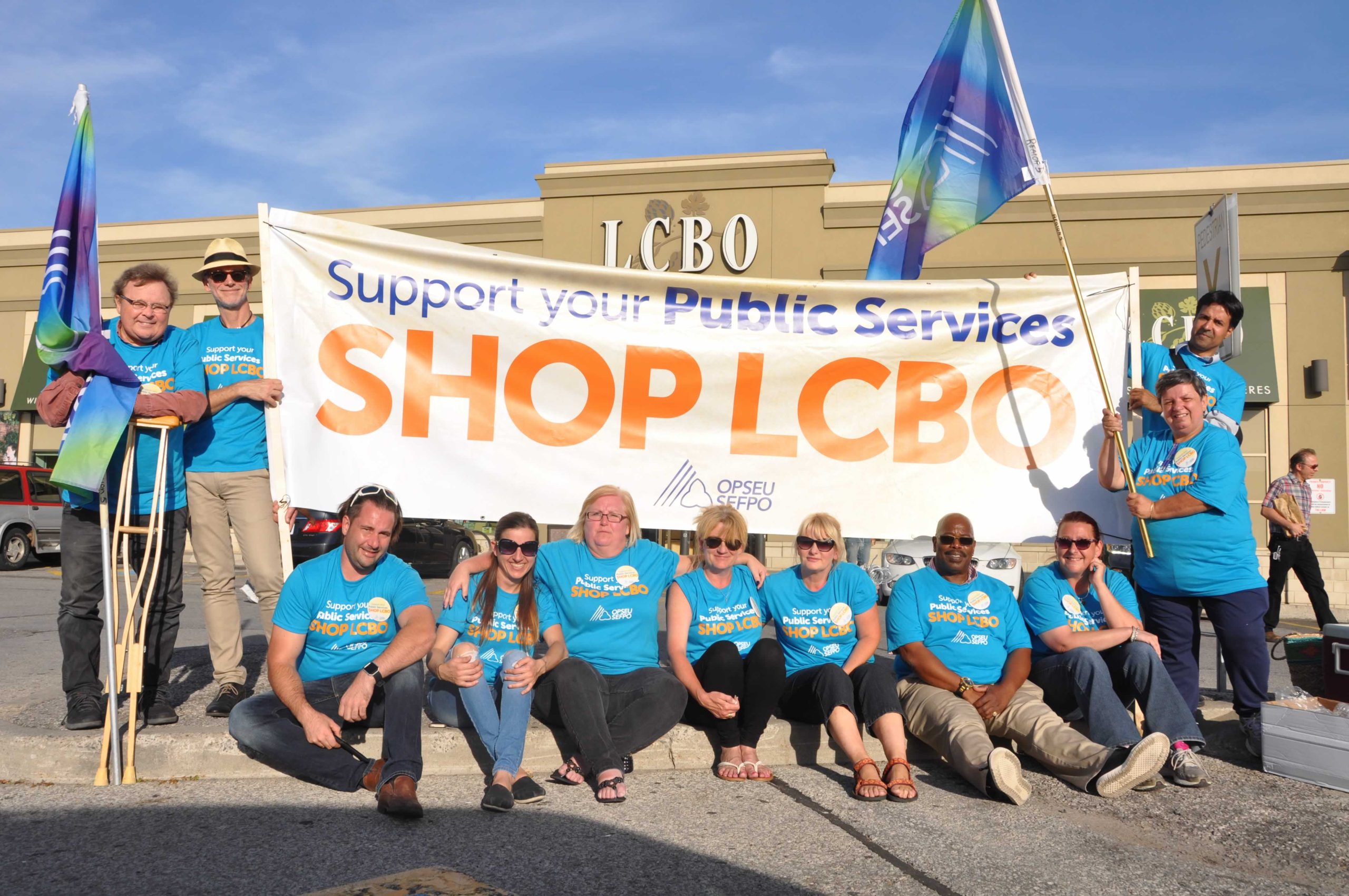 LCBO workers host two successful anti-privatization information pickets in Toronto